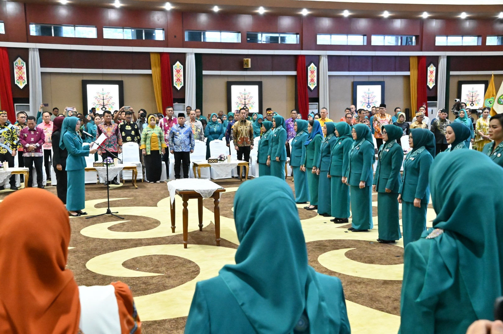 Ketua TP PKK Provinsi Kalteng Lantik Ketua PKK dan Posyandu 12 Kabupaten/Kota