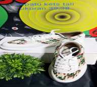 Sepatu kets wanita dan pria